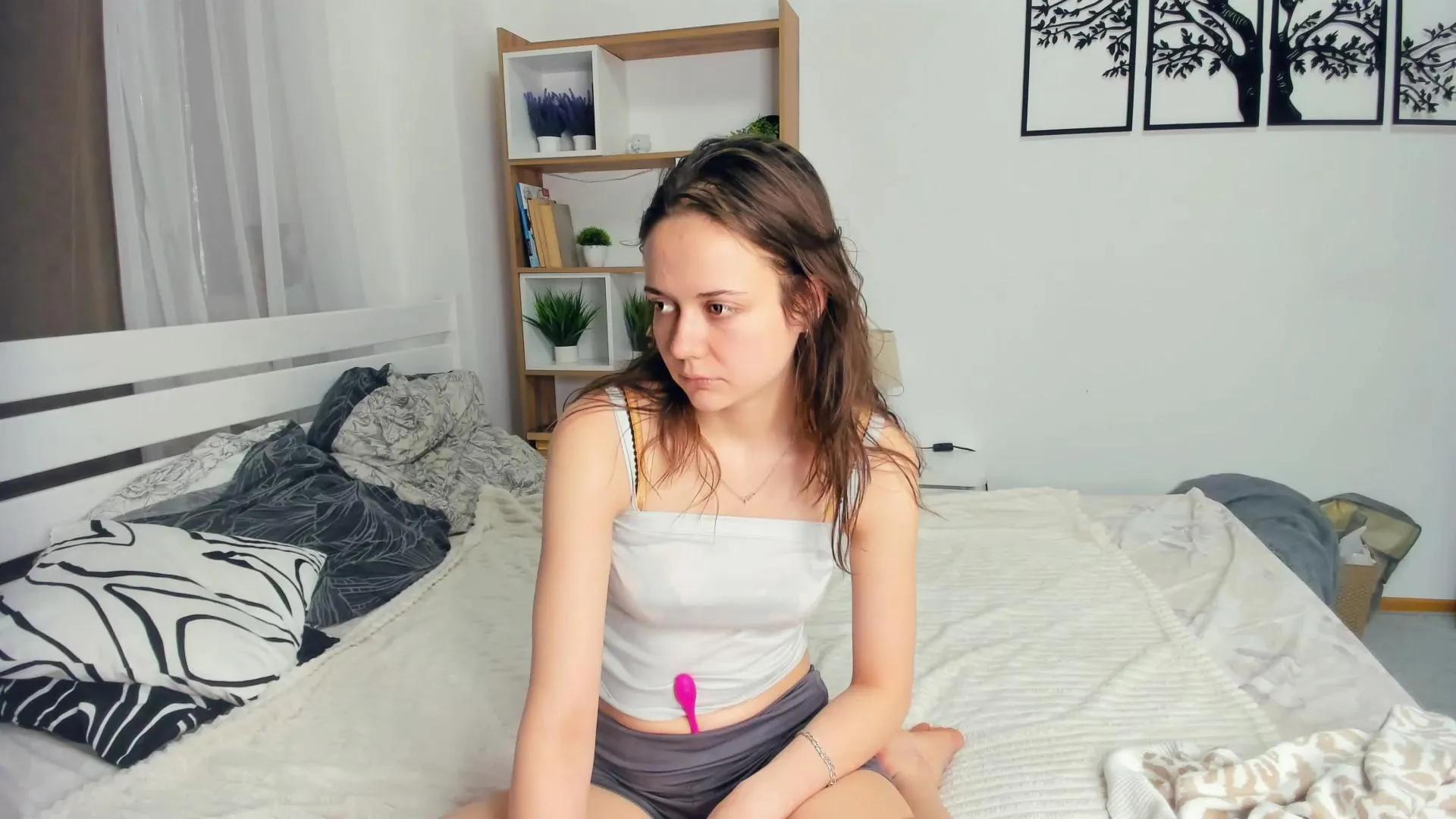 El1s_well —  #masturbation #C2C #cute #ass #spanking #cosplay #feet