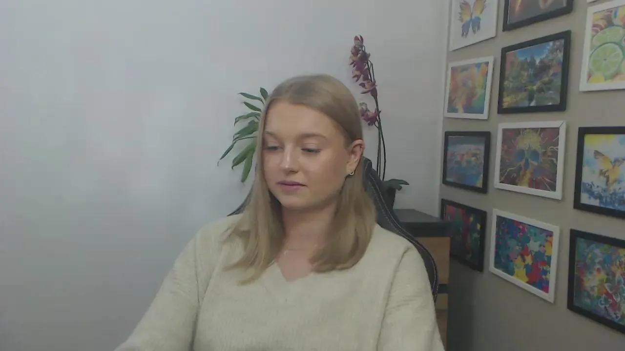 erica_forever —  #femdom #armpits #bigass #C2C #feet #cute