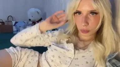 Cam4 FlaviaSantin is Freechat FlaviaSantin — #ass #pussy #cute #schoolgirl #squirt #striptease #pee