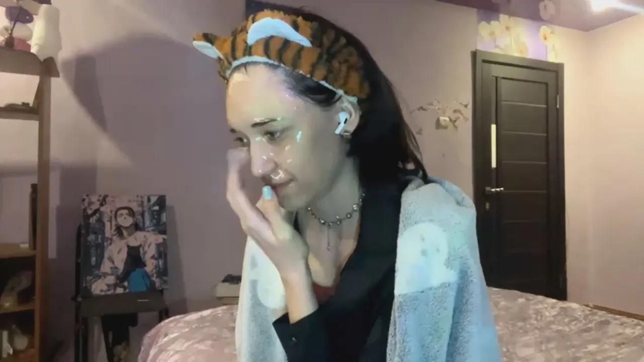 HeideReinholt —  #squirt #striptease #femdom #blowjob #spanking #cosplay #feet