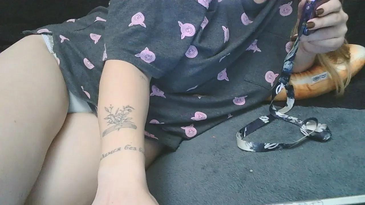 jessie3107 —  #armpits #fisting #C2C #striptease #pee #feet #anal