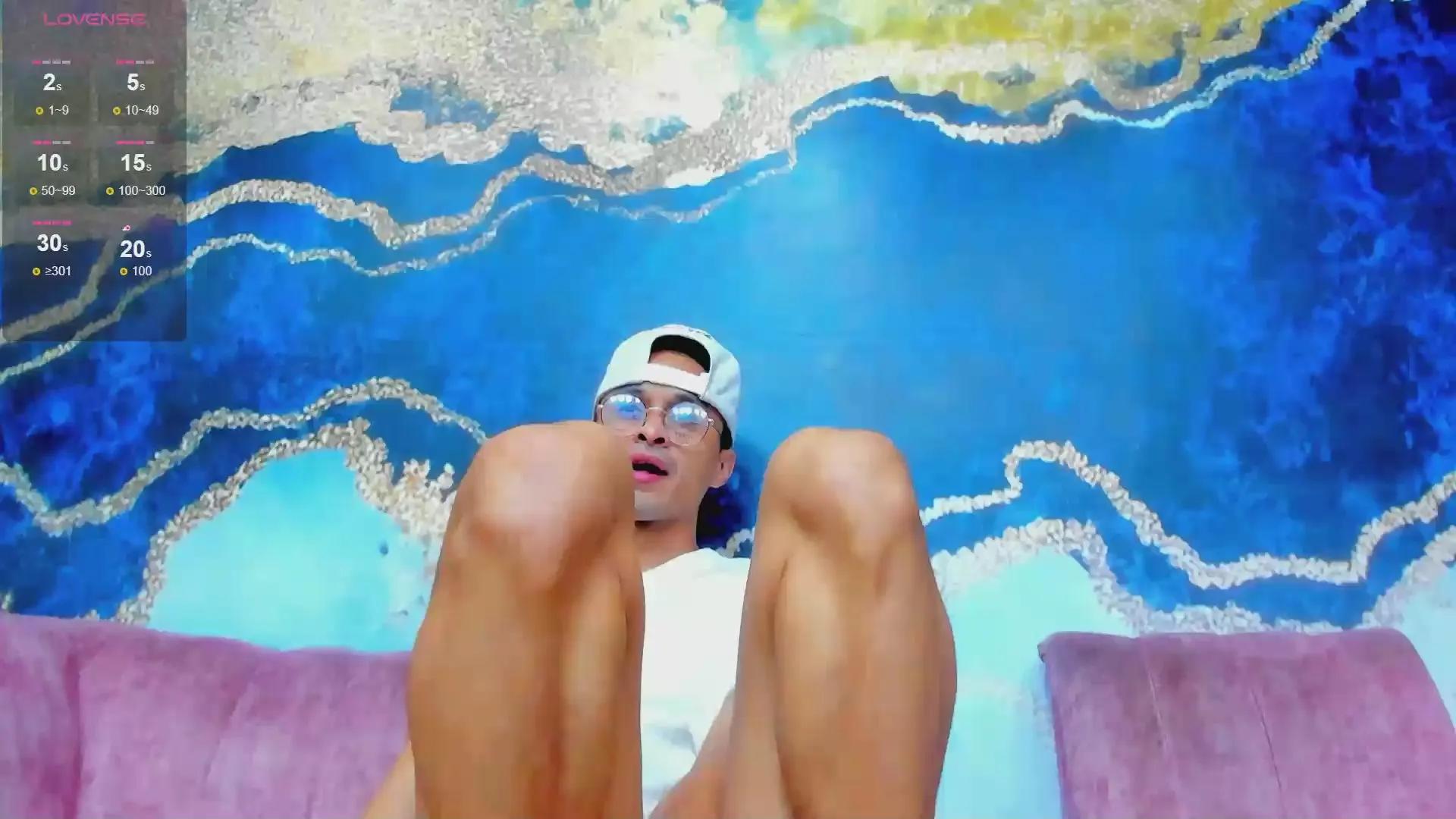 Juicy_Creww —  #deepthroat #fisting #threesome #feet #anal #amateur #armpits