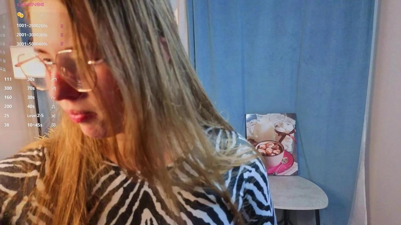 LeonoraMass —  #gamer #femdom #pee #feet #ass #anal #cum