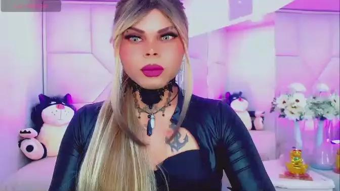 leslychaneldoll on Cam4 