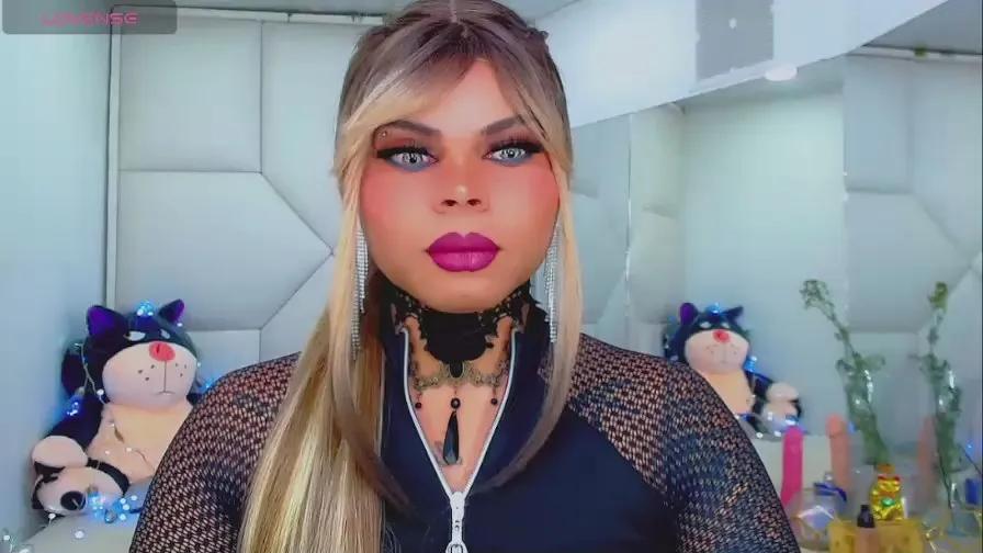 leslychaneldoll on Cam4 