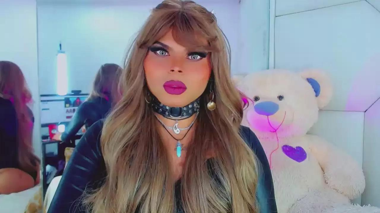 leslychaneldoll on Cam4 