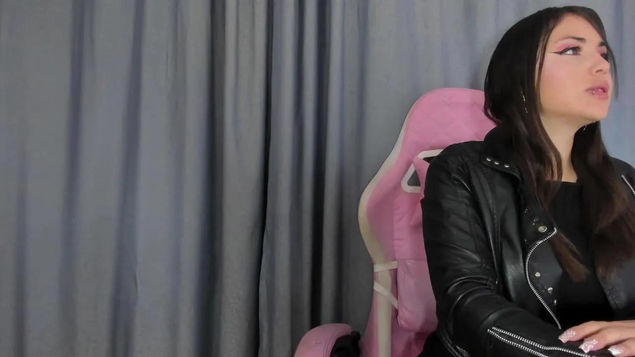 Lia_Moretti —  #deepthroat #C2C #spanking #blowjob #pussy #ass #striptease