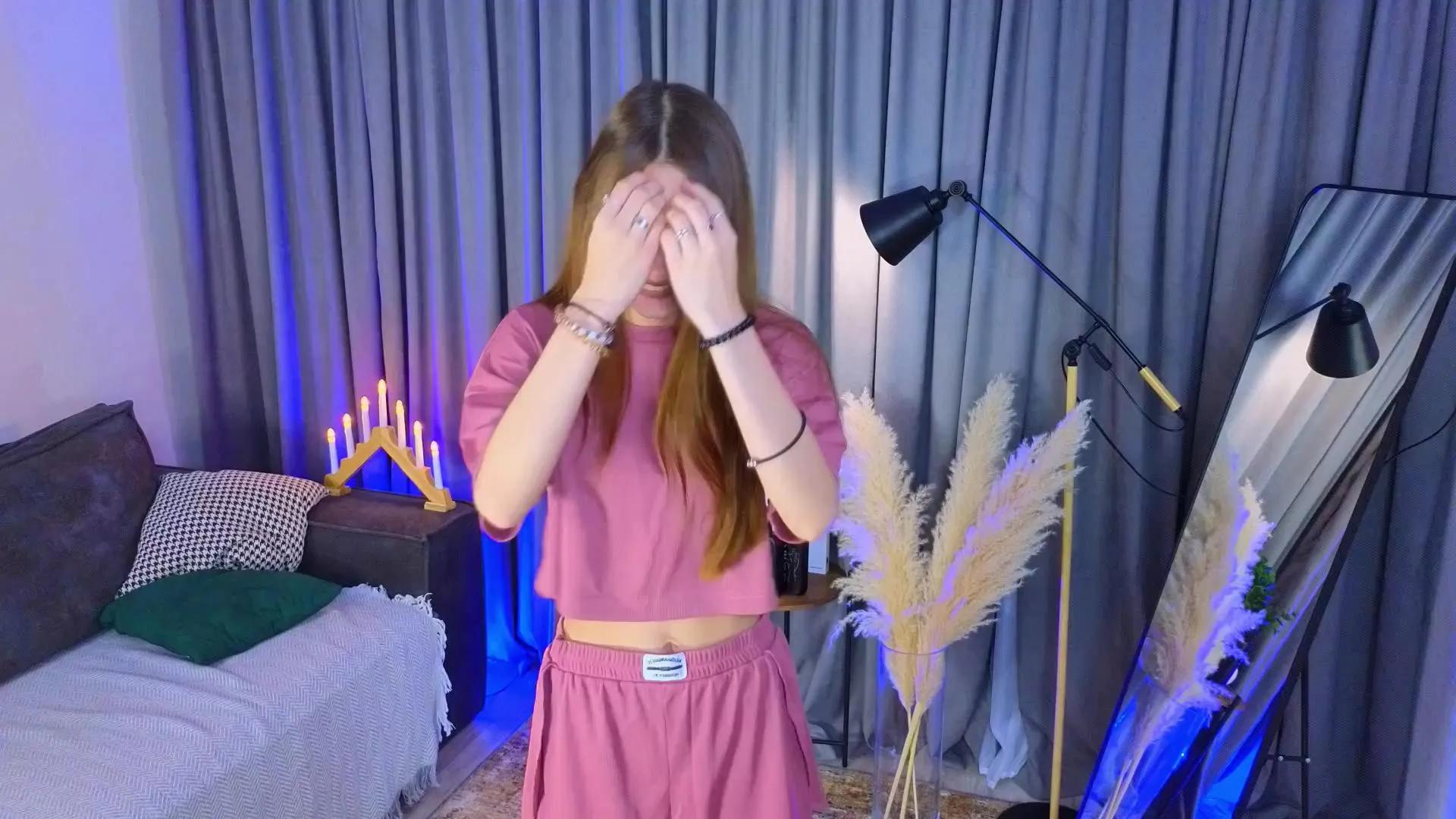 Cam4 LydiaBlyth is Freechat LydiaBlyth — #C2C #squirt #striptease #cum #feet #anal