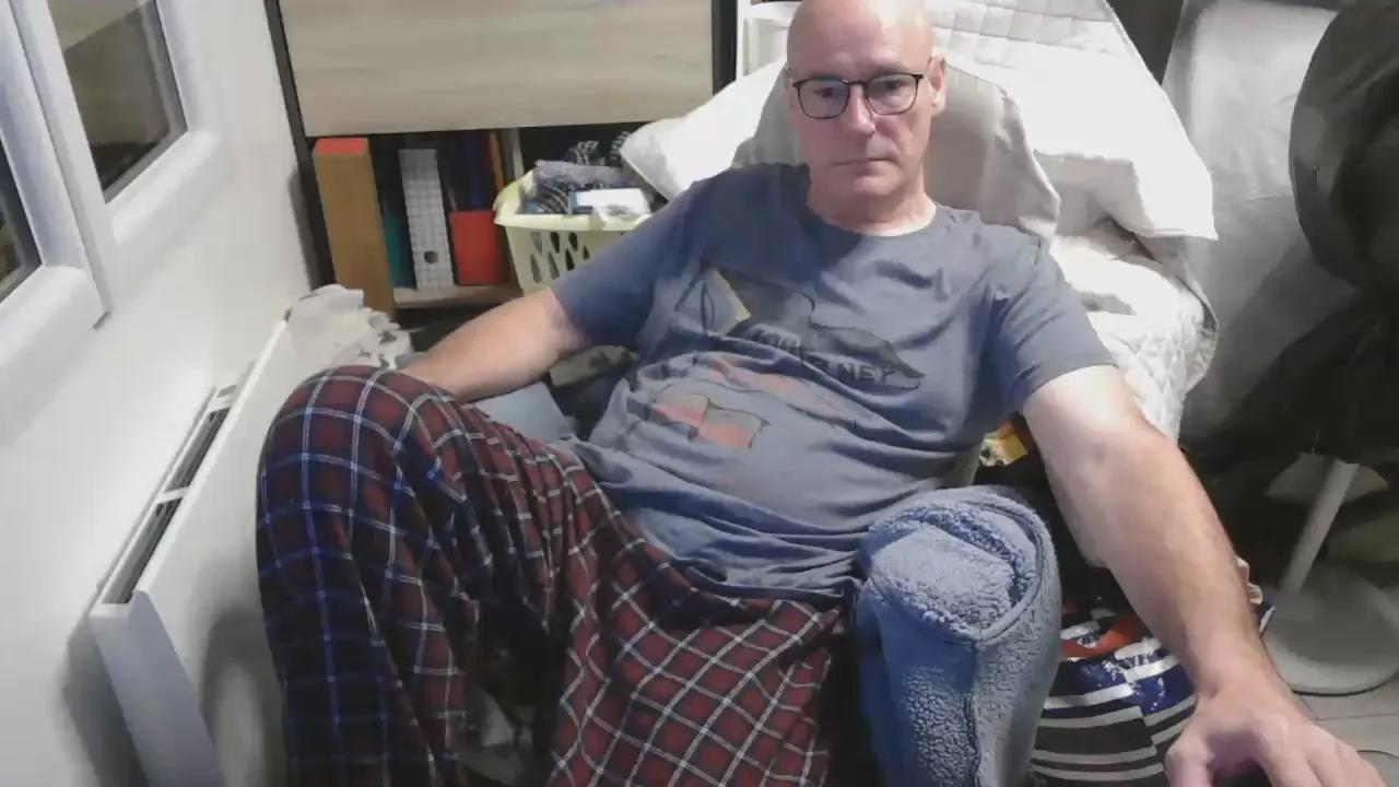 Mongland33 — Freechat on Cam4