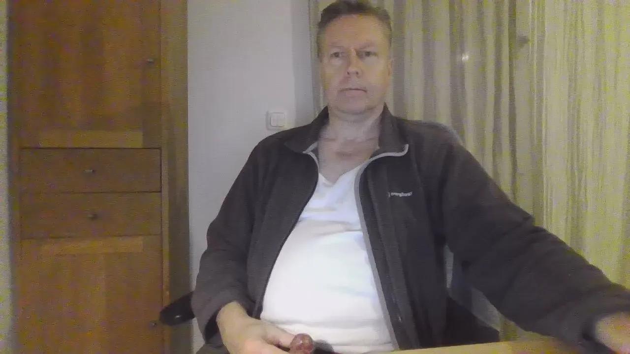 must_cum — Freechat on Cam4