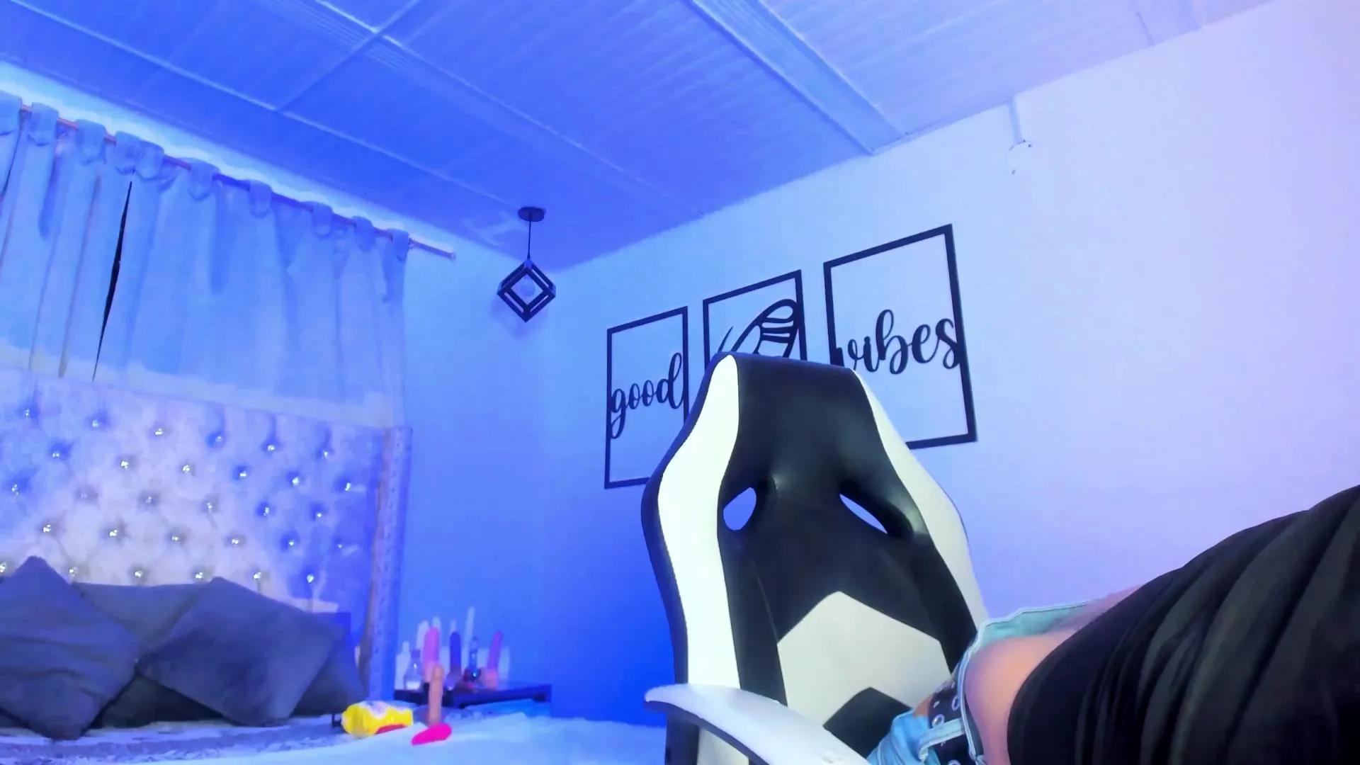 nicolee_millerr —  #spanking #bigass #AssToMouth #fisting #anal