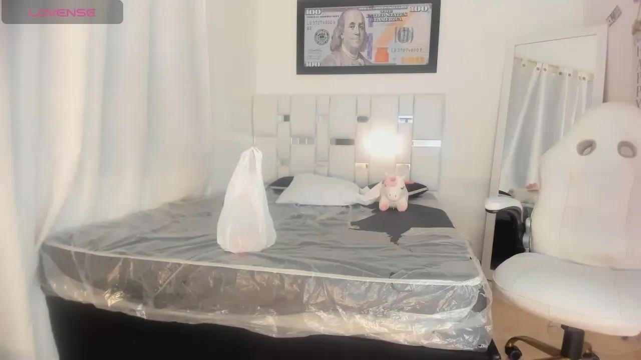 orianaasaenz —  #masturbation #squirt #orgy #pee #cum #striptease #amateur