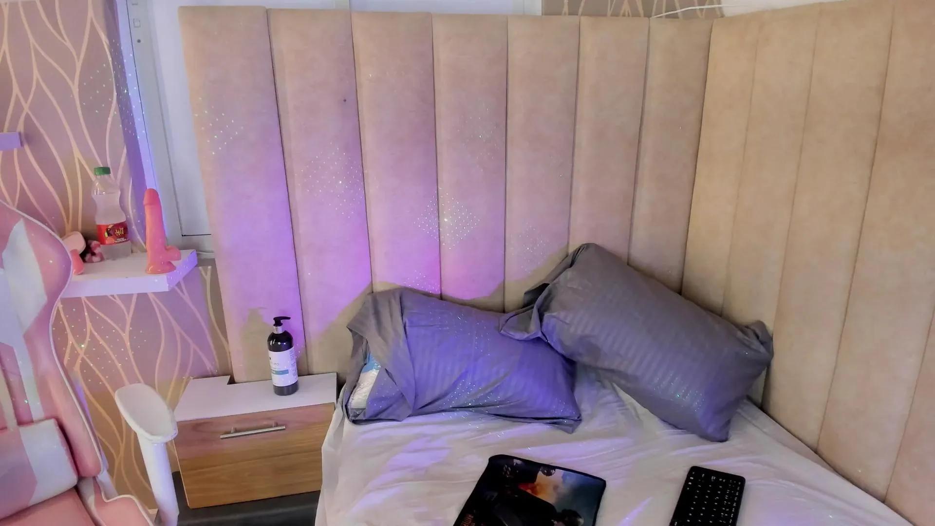 Raven_Roth —  #masturbation #pee #blowjob #cute #anal #schoolgirl #amateur