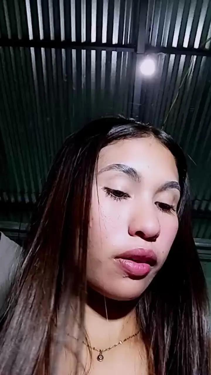 Scarlett_pee — #pee #naked #squirt #hold