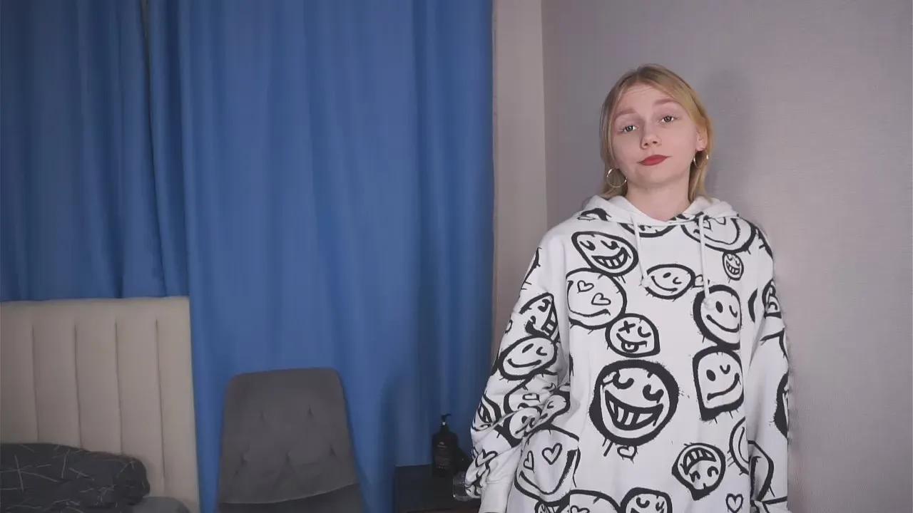 WanettaYancy —  #cute #femdom #strapon #striptease #bigass #armpits #amateur