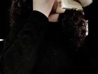 adeelinee on CamSoda 