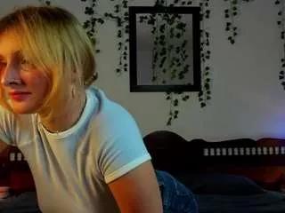 ariana-sunset on CamSoda 