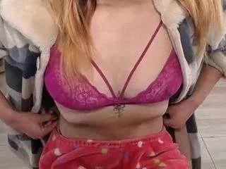 emerald00 on CamSoda 