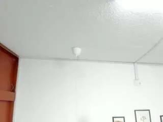 jenn-brownn — welcome to the friday show//play with me! OFFER GAMES [44 tokens remaining]