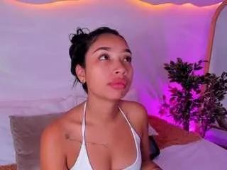 misspocahontass on CamSoda 