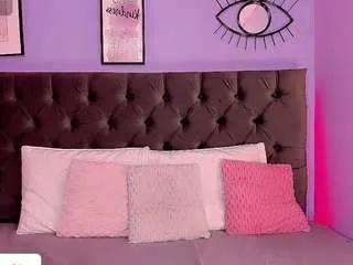 sofi-hdz — naked with my hands on my tits for you [95 tokens remaining]