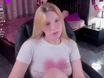 karambamoon on Chaturbate 