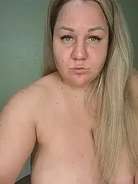 AnnaCurvy on StripChat 