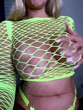 Bella-Tight on StripChat 