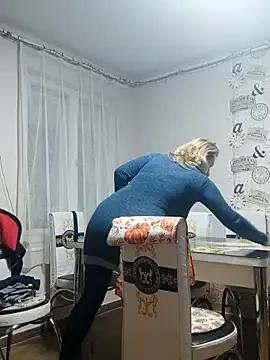 Elza01 — Flash tits