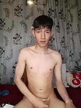 heyy_noah11 on StripChat 