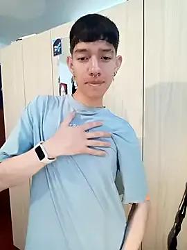 heyy_noah11 on StripChat 