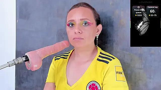 Issys_milf on StripChat 