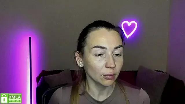 Kiss_julli88I on StripChat 