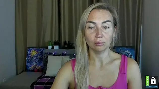 Kiss_julli88I on StripChat 