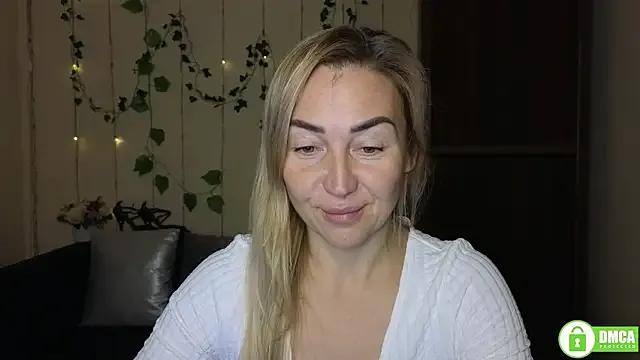 Kiss_julli88I on StripChat 