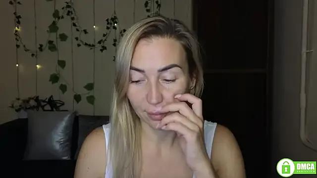 Kiss_julli88I on StripChat 