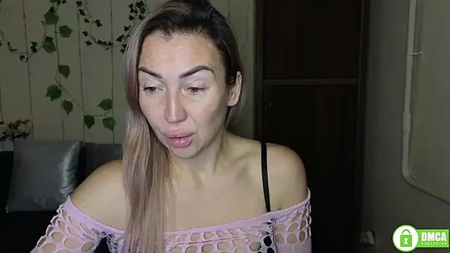 Kiss_julli88I on StripChat 