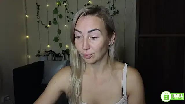 Kiss_julli88I on StripChat 