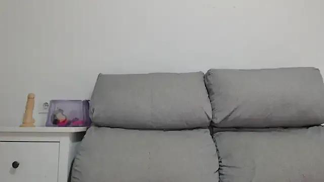 leilacam25 on StripChat 