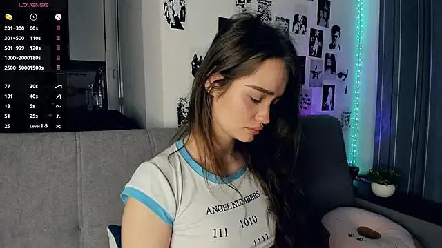 lovelyalivia — Take off my shorts and slap my ass x5 <3