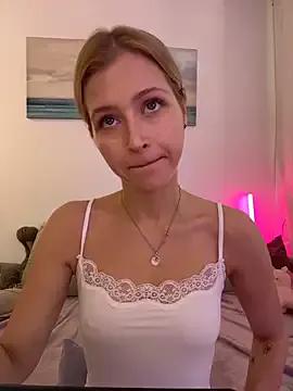 StripChat LunaRase is Freechat LunaRase — Hands bra 3 minutes