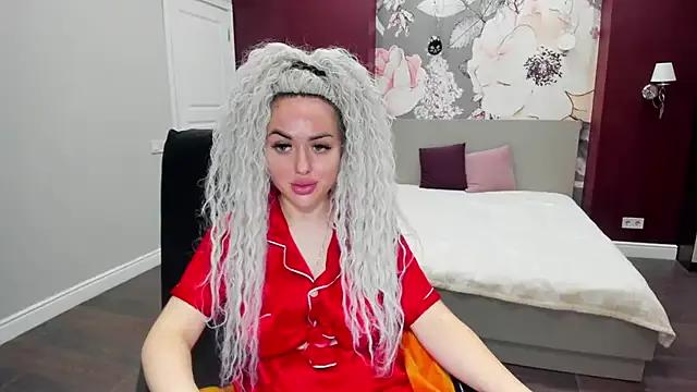 MissisCaty on StripChat 