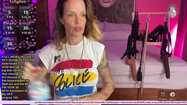 mommyselenafit_ on StripChat 