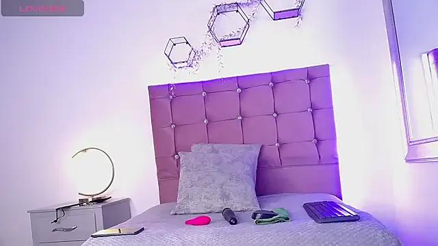 Naomi_Brown1_ — Naomi  Zoom in ur pretty boobs