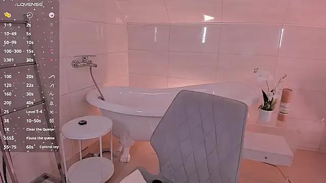 Necucub — striptease wth oil