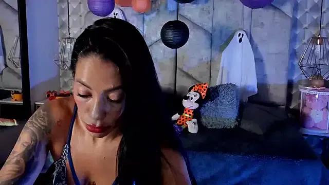 NiicolleMiller on StripChat 