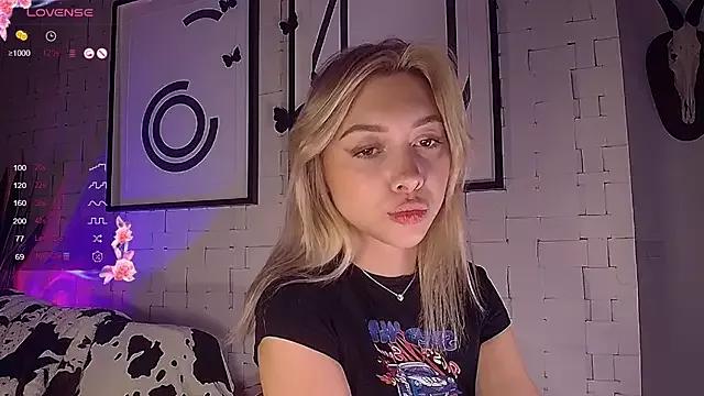 nikkichu on StripChat 
