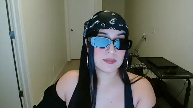 Sassy_Latina on StripChat 