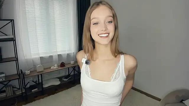 SerrenaAa on StripChat 