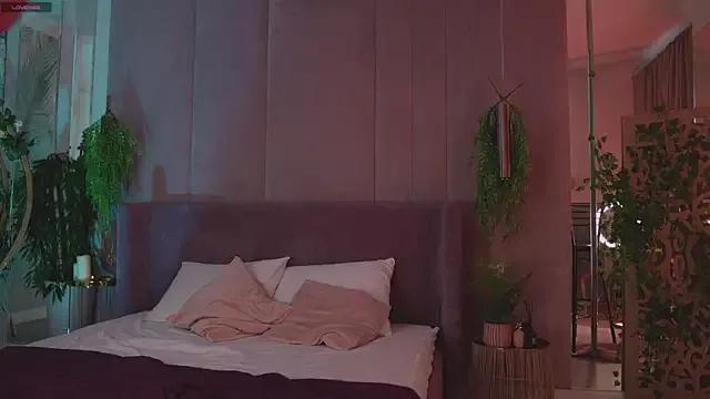 Smiley_Mia — shake hot buns